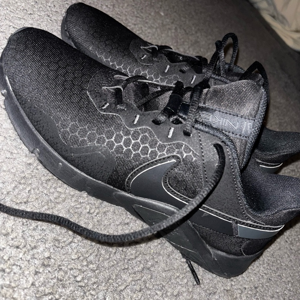 Black nike sneakers